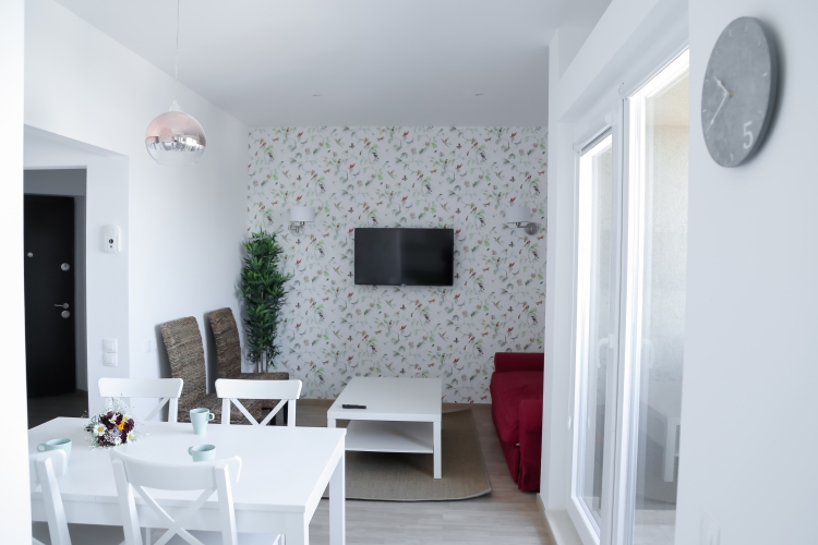 Apartament cu tapet floral